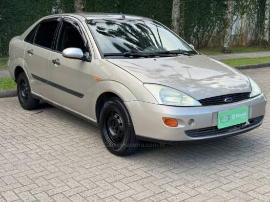 FORD - FOCUS - 2002/2002 - Bege - R$ 16.900,00